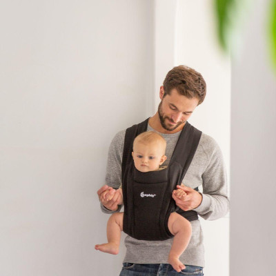ERGOBABY | Nosič EMBRACE - SOFT KNIT -  PURE BLACK